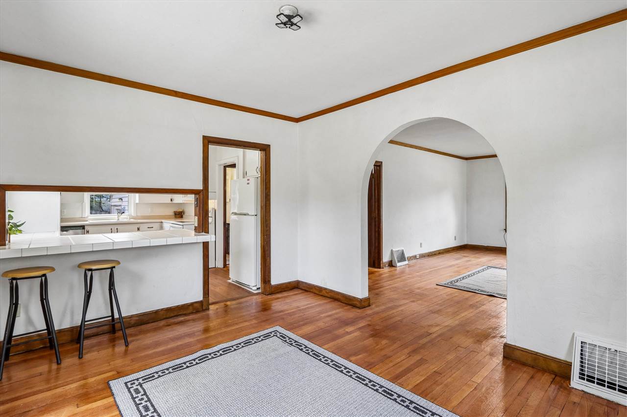 1915 Muscatine Ave