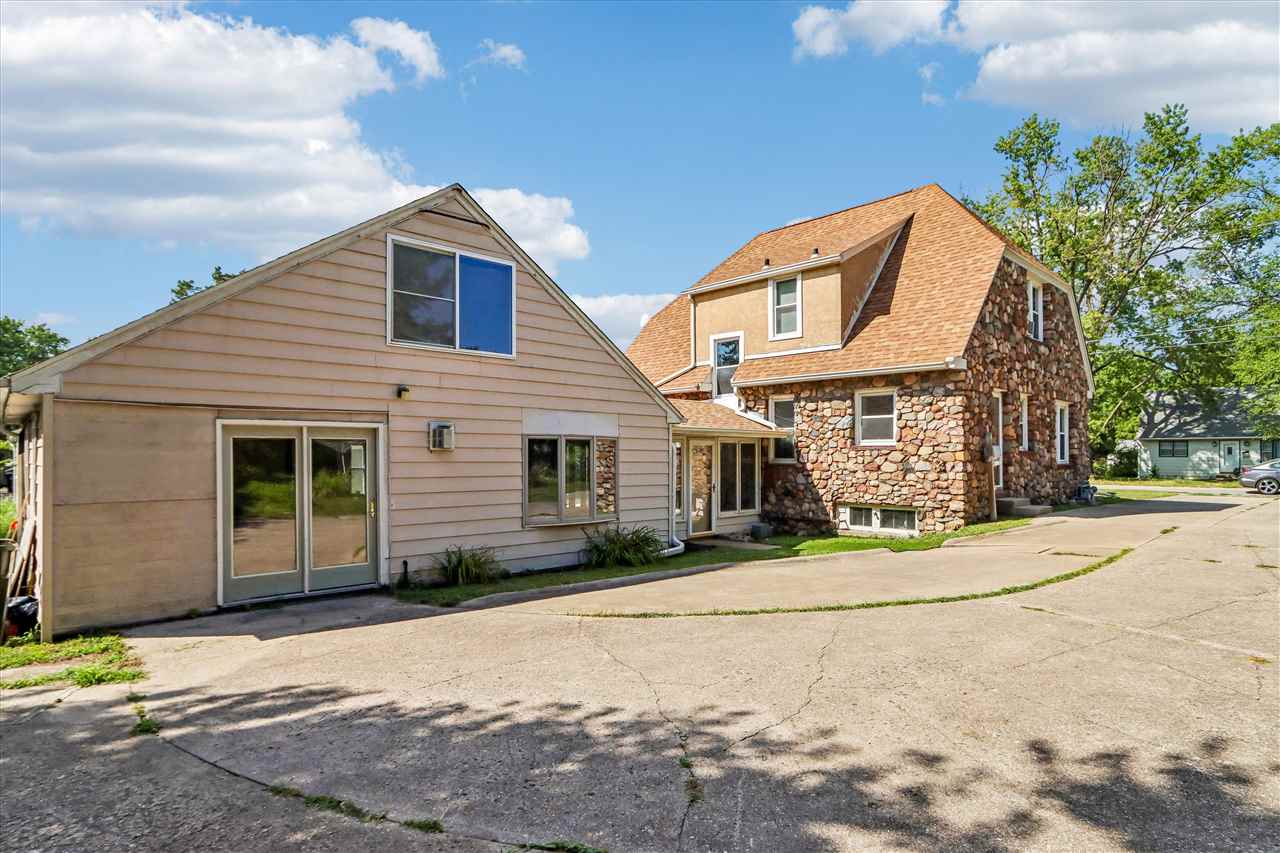 1915 Muscatine Ave