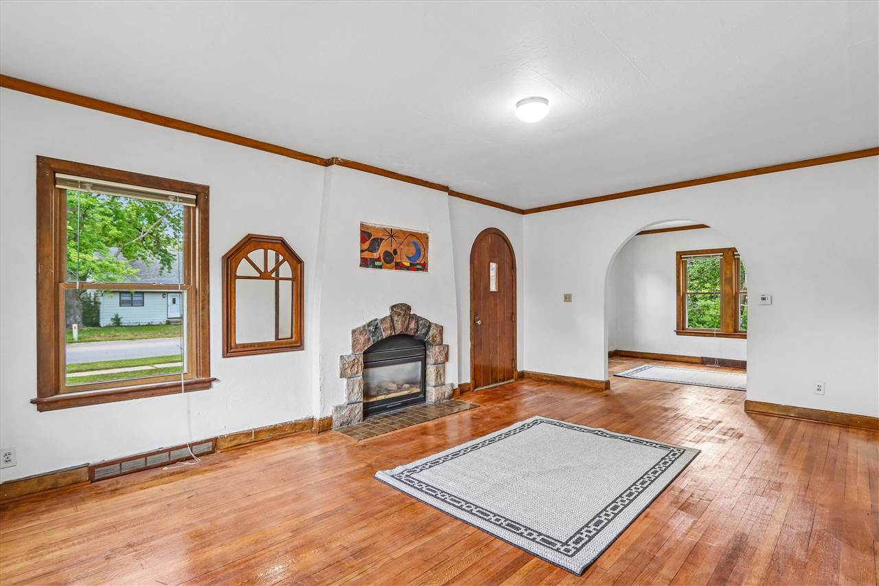 1915 Muscatine Ave