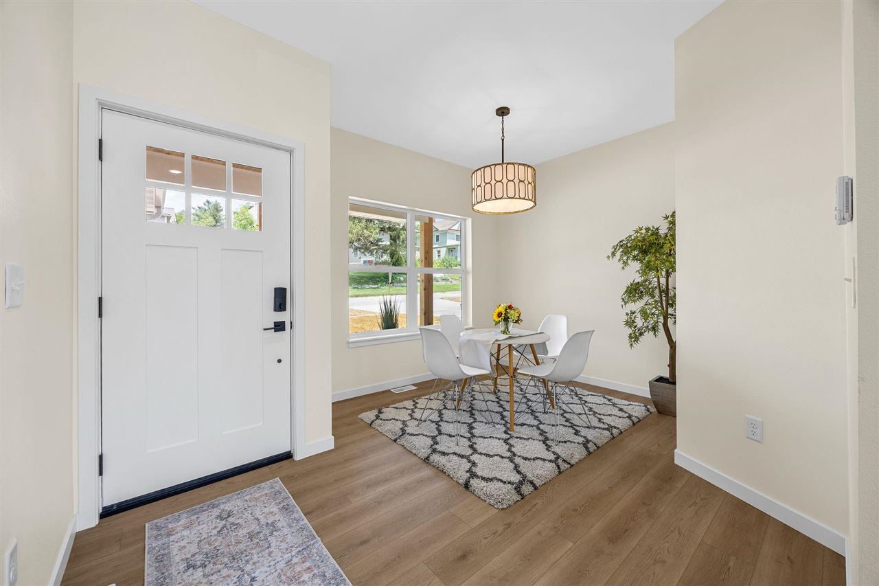 216 W Main St