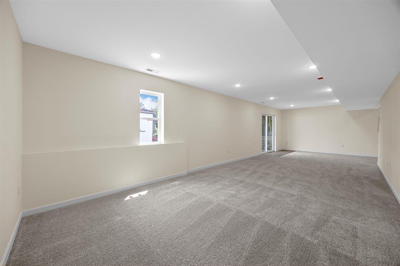 216 W Main St