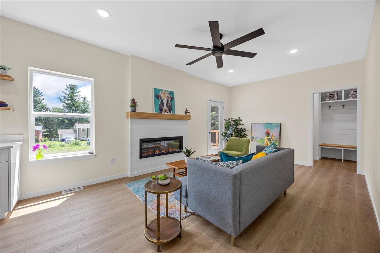 216 W Main St