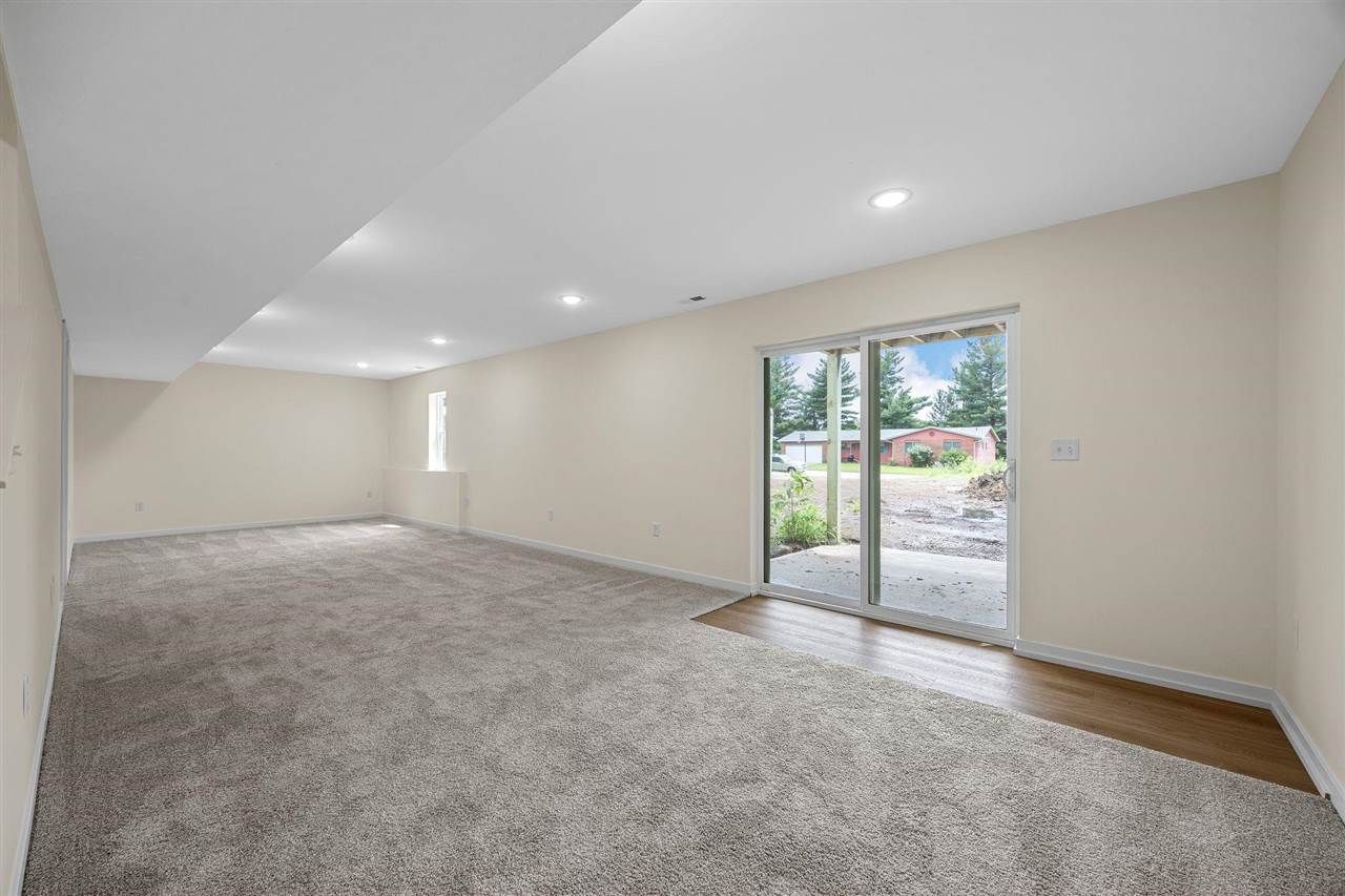 216 W Main St