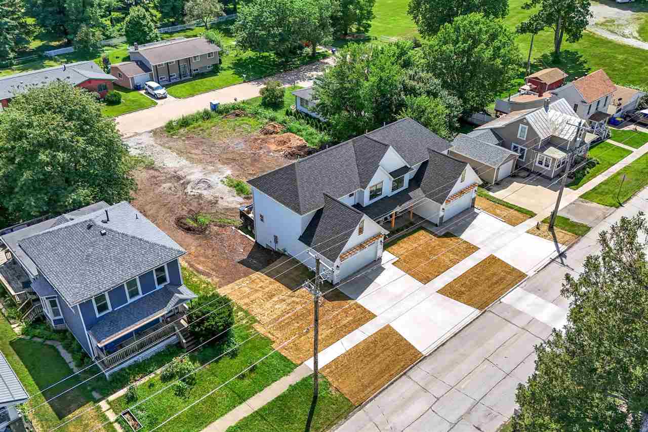 216 W Main St