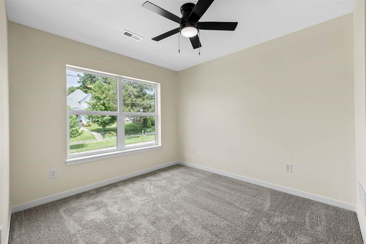 216 W Main St