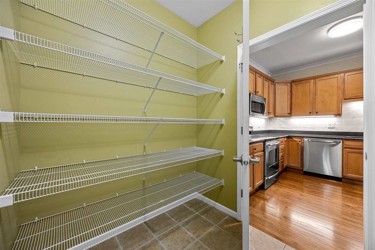 852 Foster Rd