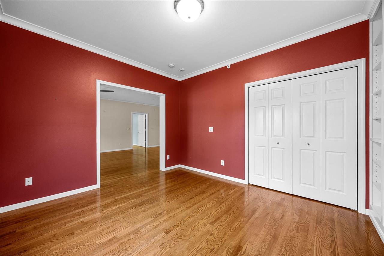 852 Foster Rd