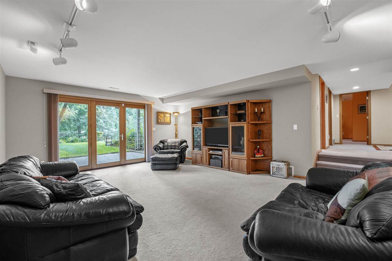 1902 Woodberry Ct
