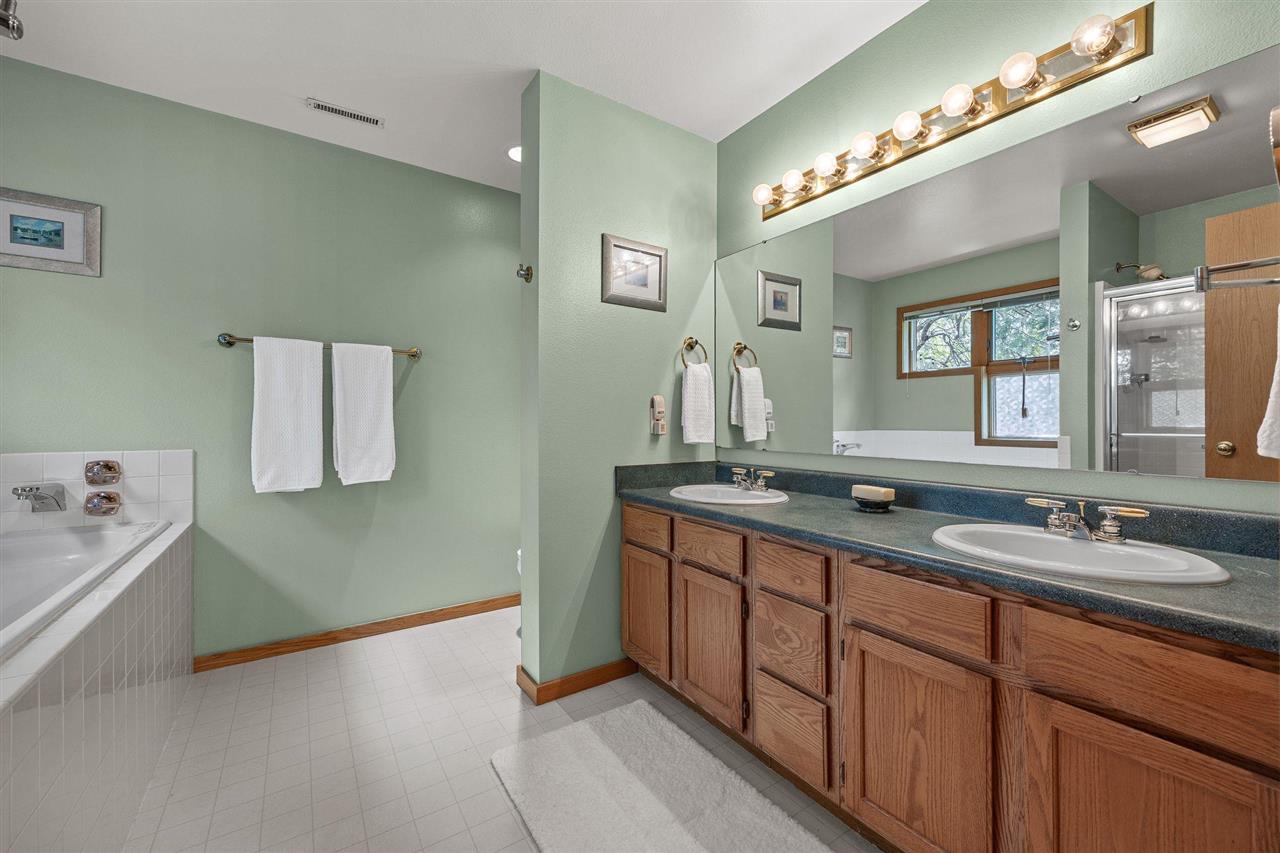 1902 Woodberry Ct
