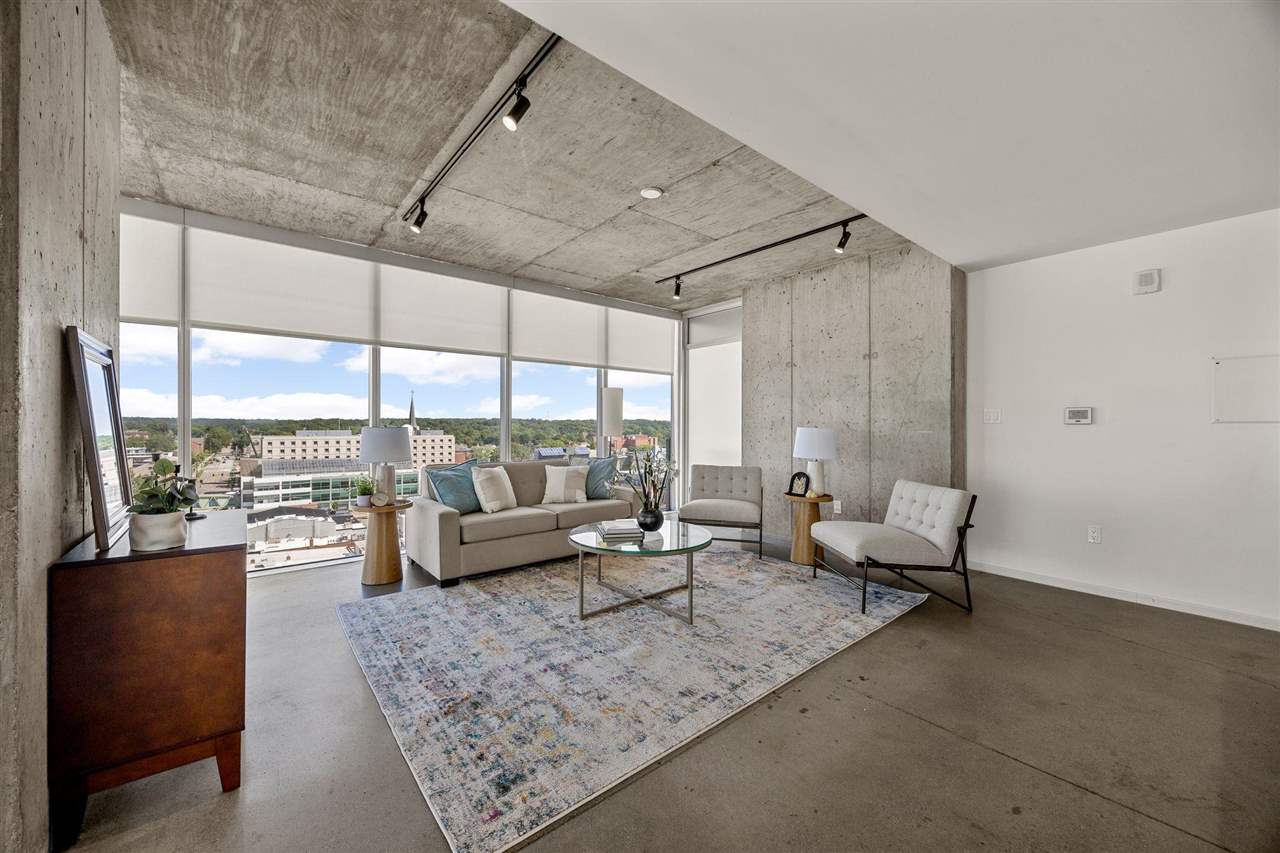201 E Washington St Unit: No. 1102