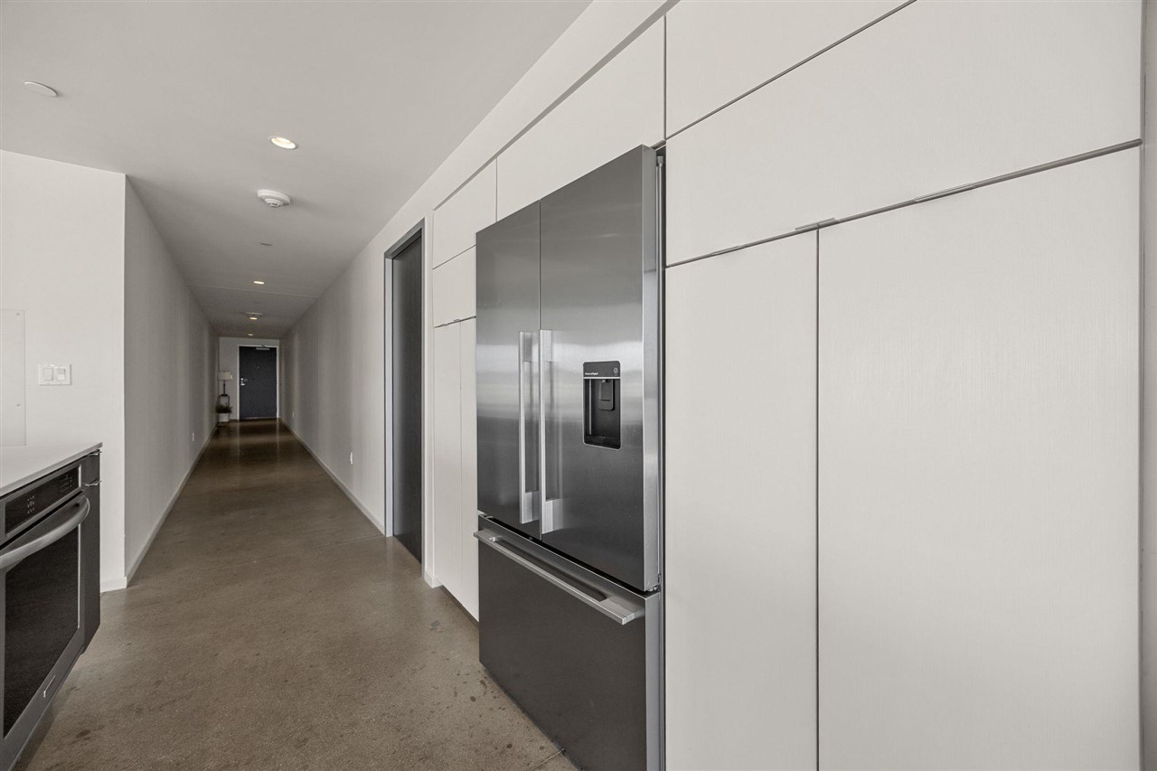 201 E Washington St Unit: No. 1102