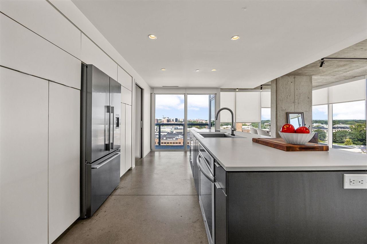 201 E Washington St Unit: No. 1102