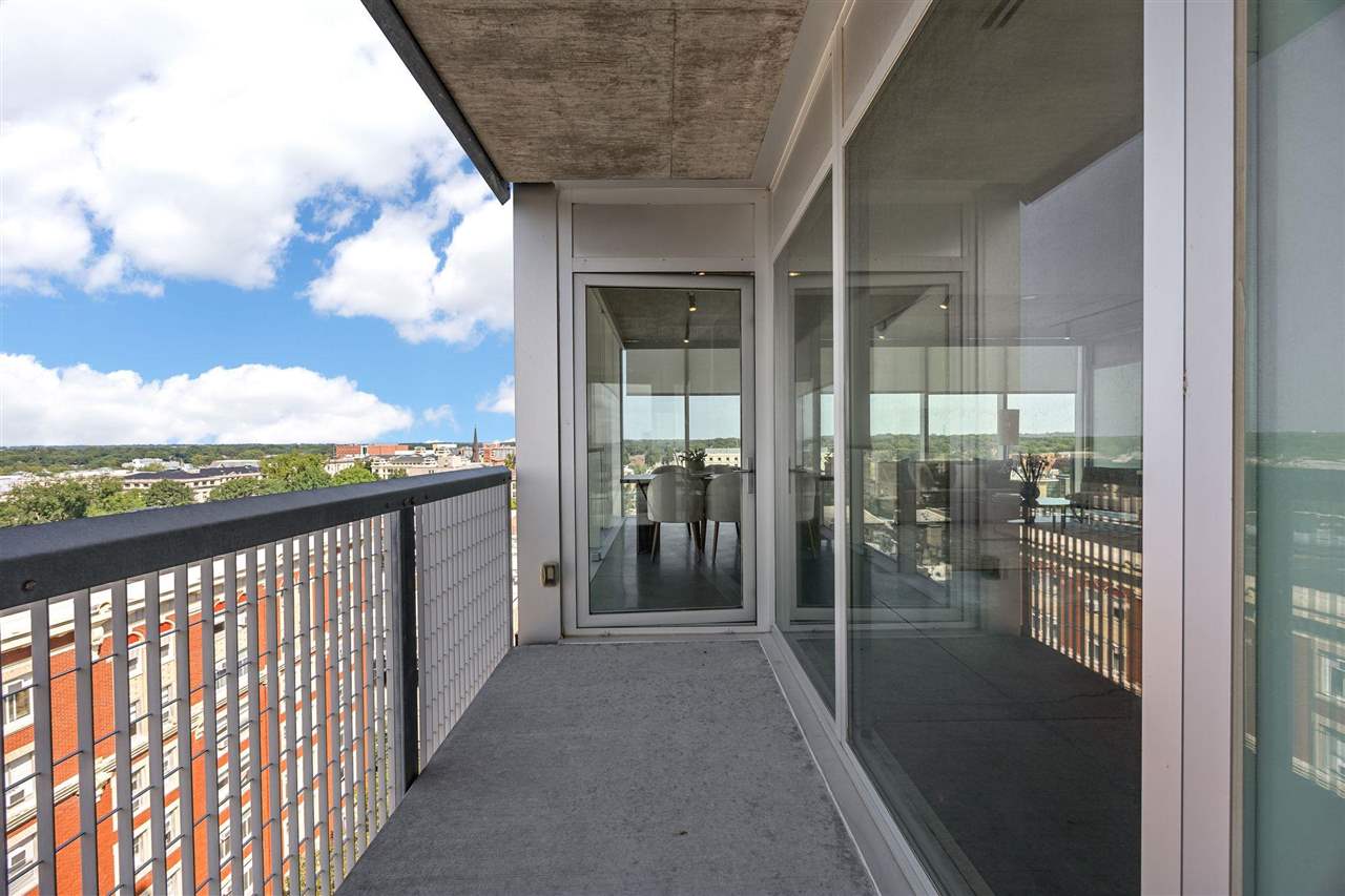 201 E Washington St Unit: No. 1102