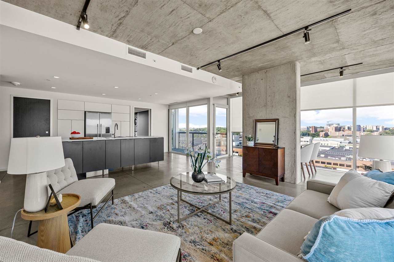 201 E Washington St Unit: No. 1102