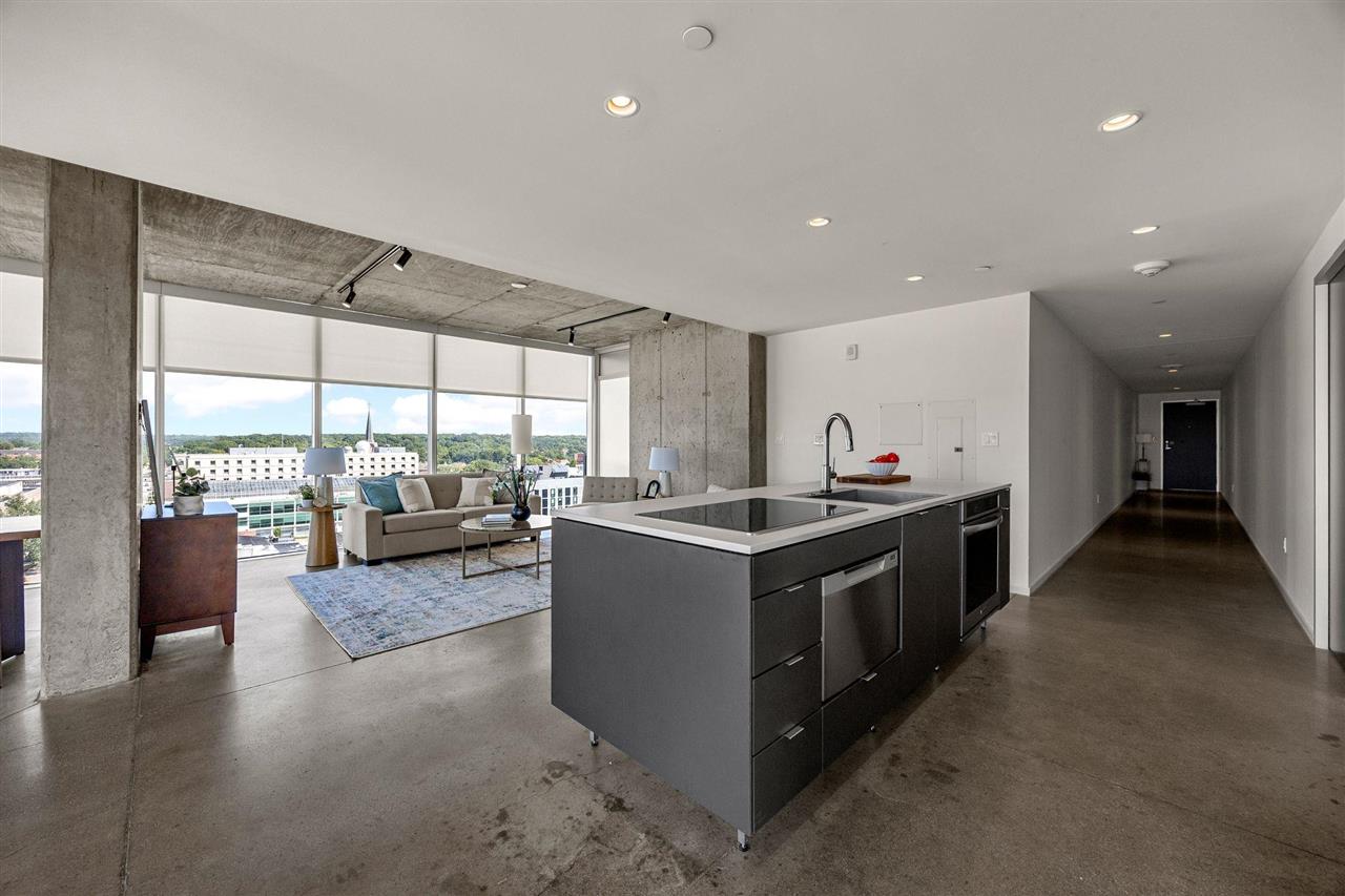 201 E Washington St Unit: No. 1102
