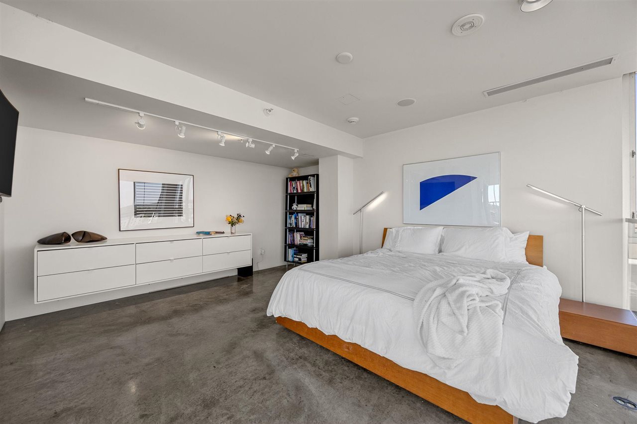 221 E College St Unit: Nos. 1301 +1302