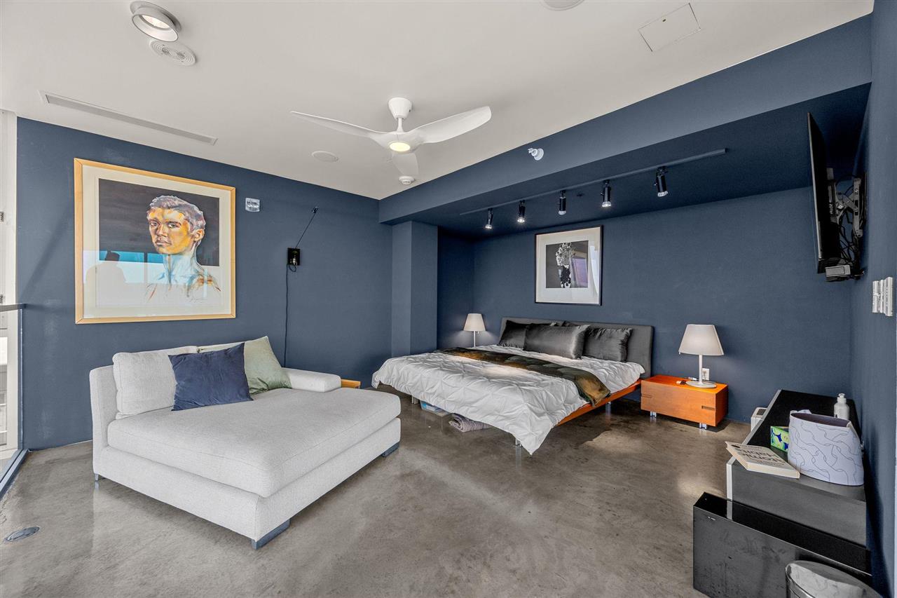 221 E College St Unit: Nos. 1301 +1302