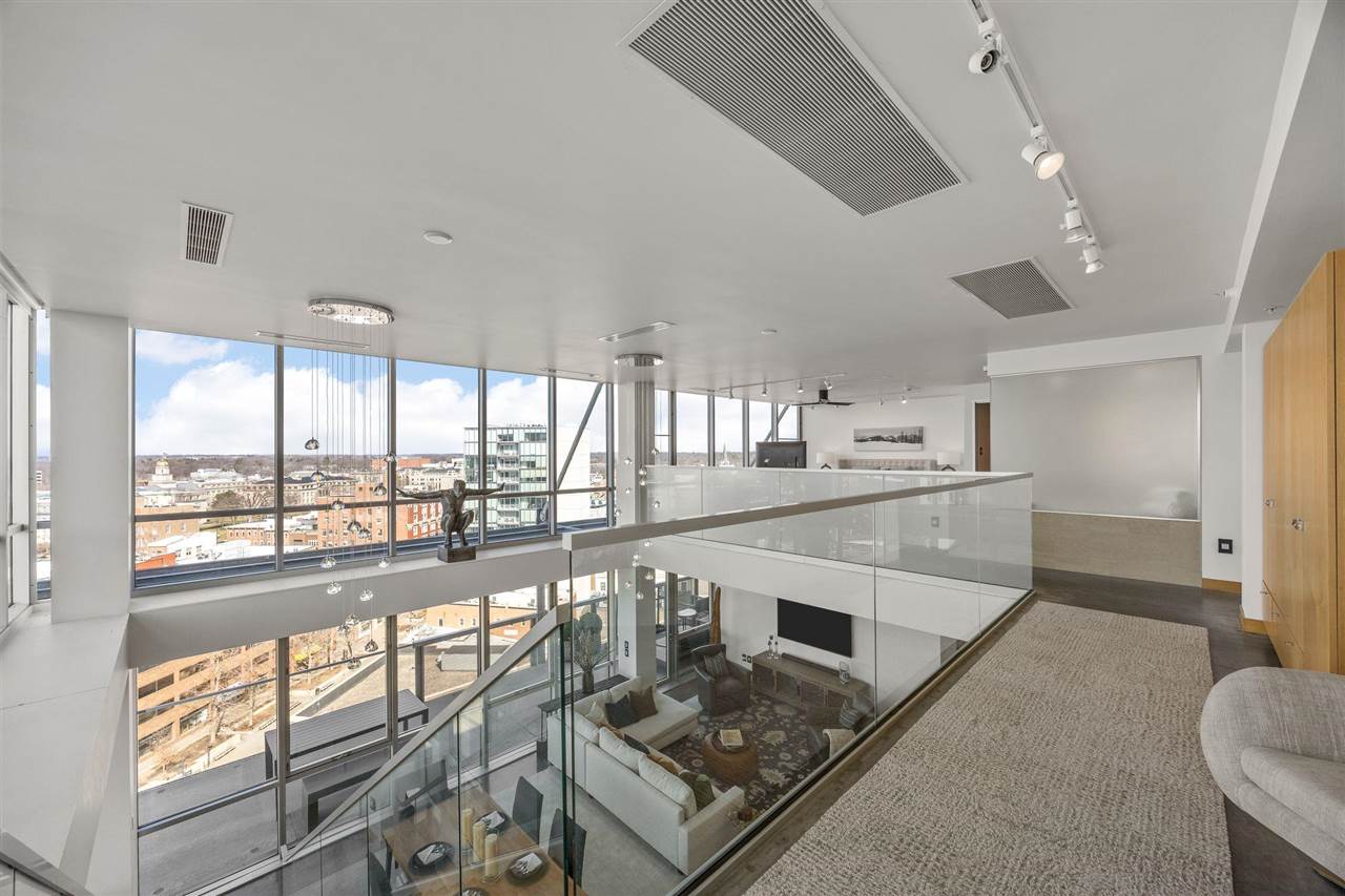 221 E College St Unit: 1206