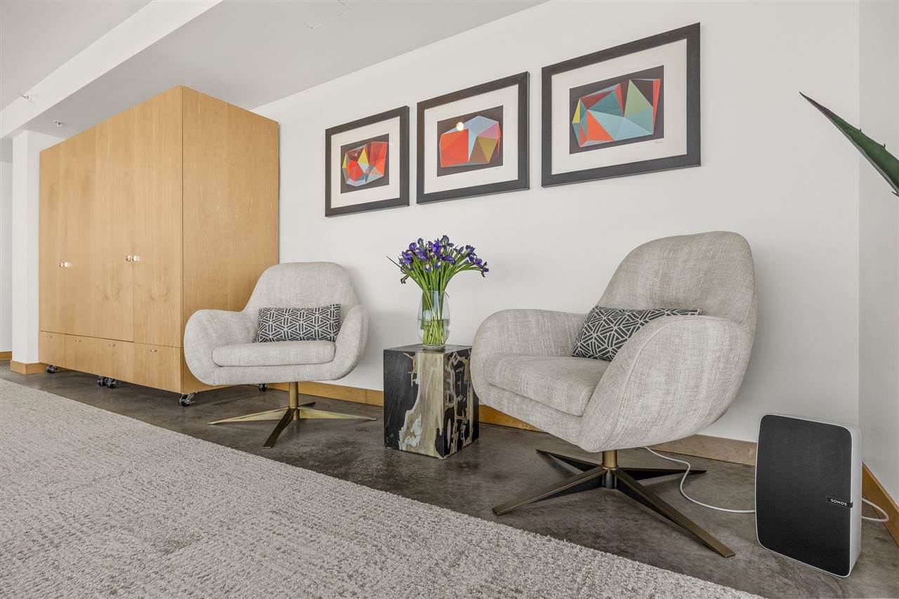 221 E College St Unit: 1206