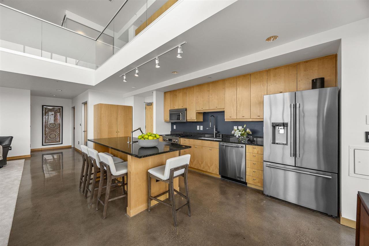 221 E College St Unit: 1206