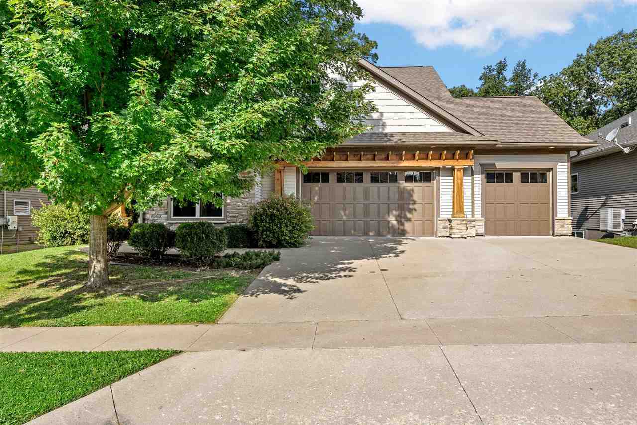 856 Sugar Loaf Circle Iowacity IA