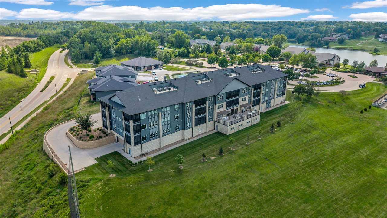1920 Country Club Drive Unit: 306