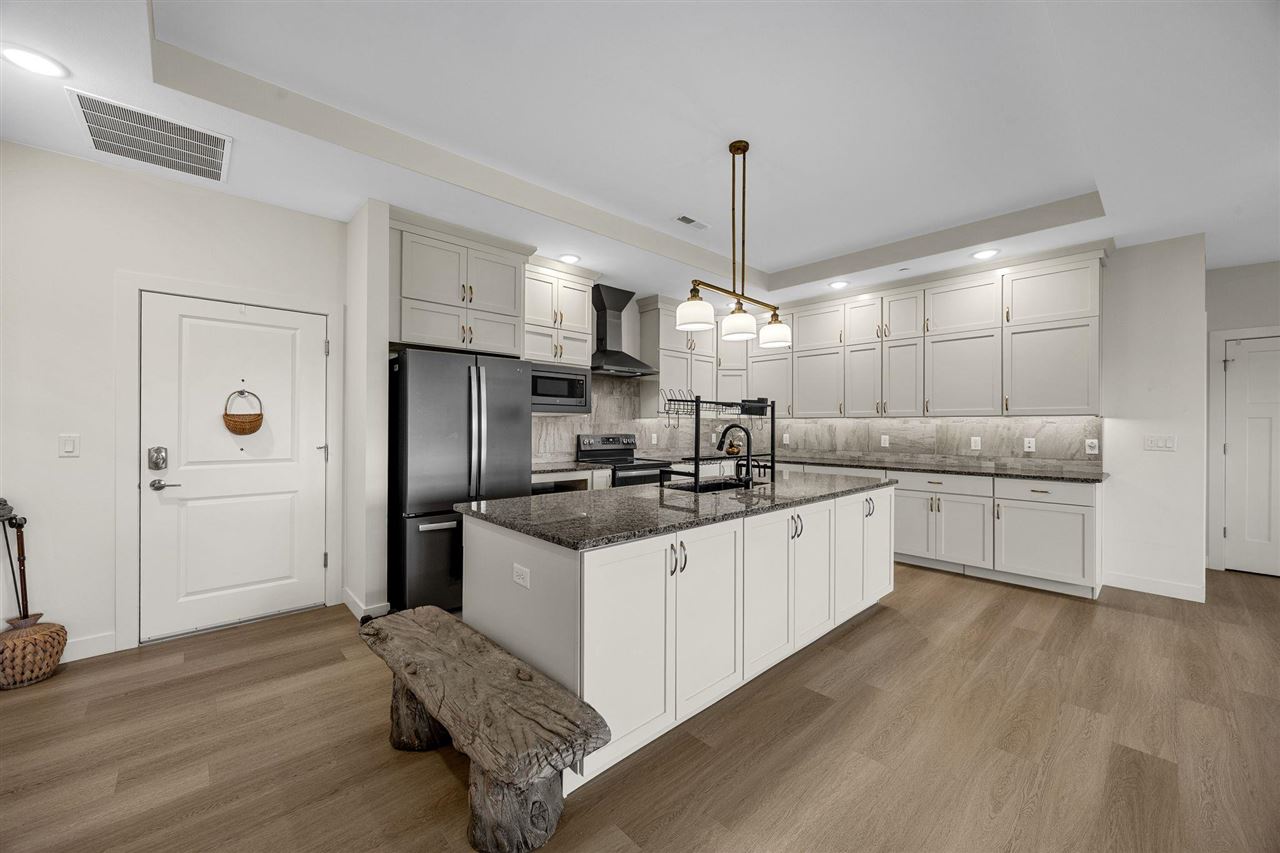 1920 Country Club Drive Unit: 306