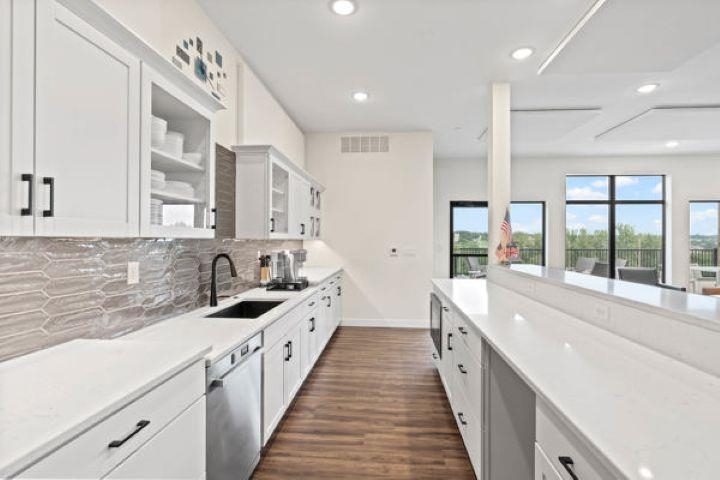 1920 Country Club Drive Unit: 306