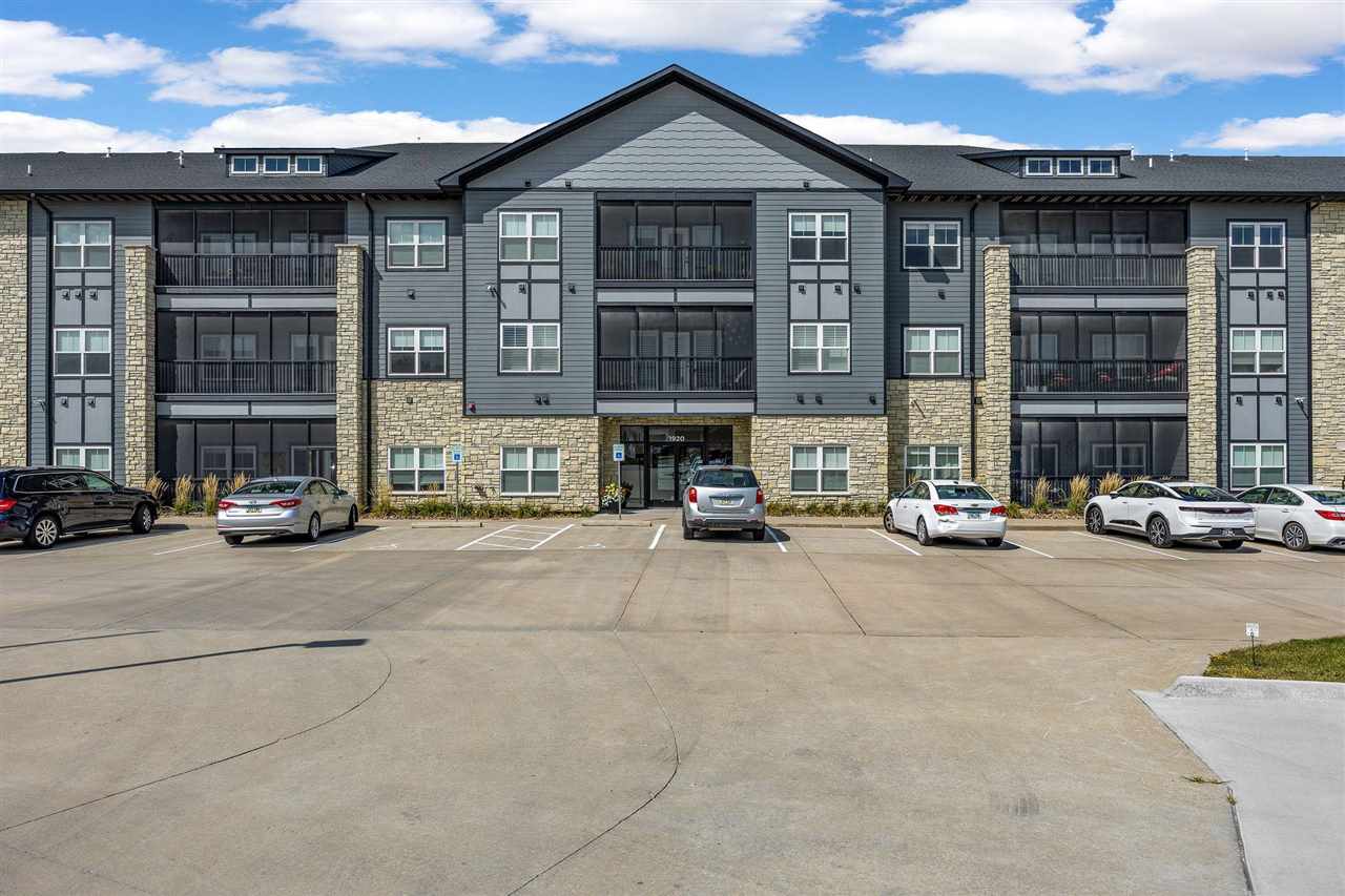 1920 Country Club Drive Unit: 306