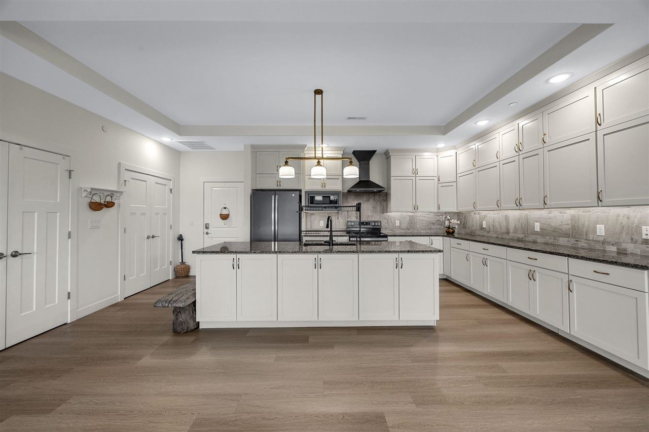 1920 Country Club Drive Unit: 306