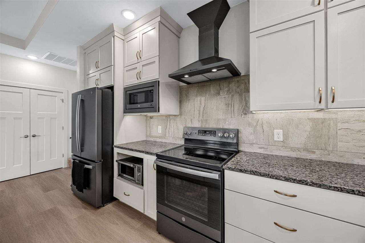 1920 Country Club Drive Unit: 306