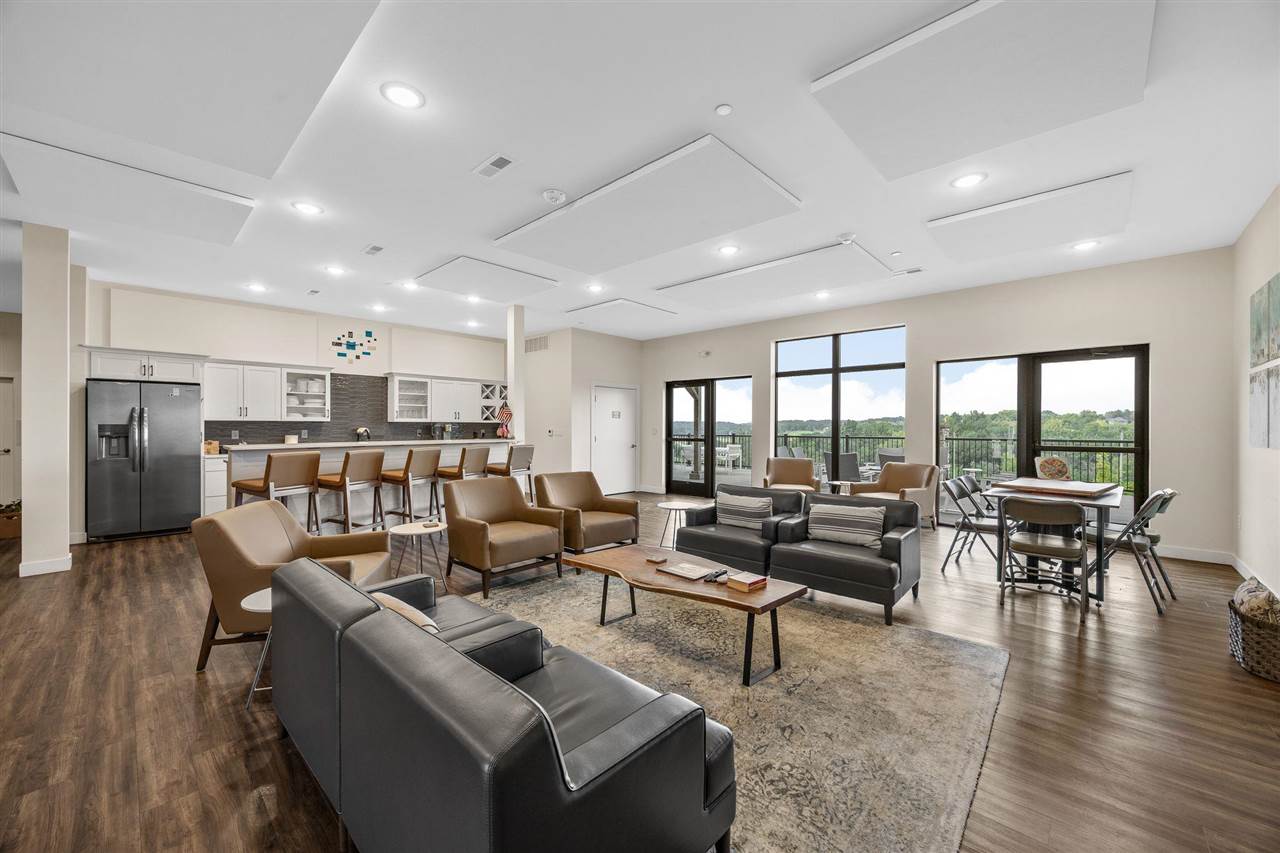 1920 Country Club Drive Unit: 306