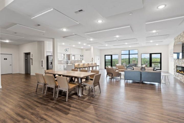 1920 Country Club Drive Unit: 306
