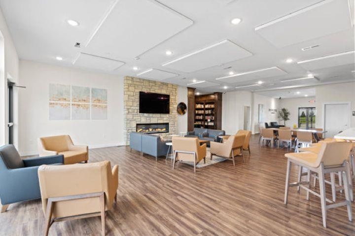 1920 Country Club Drive Unit: 306