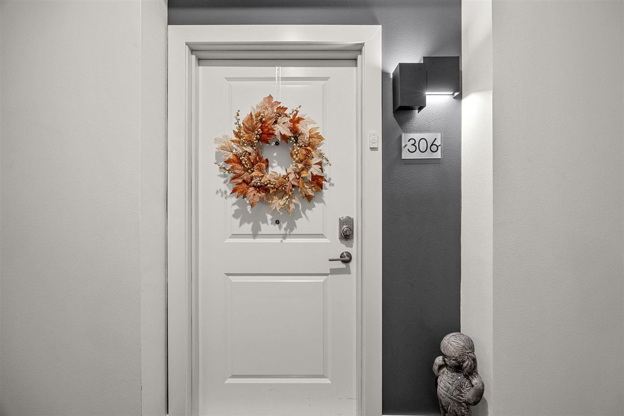 1920 Country Club Drive Unit: 306
