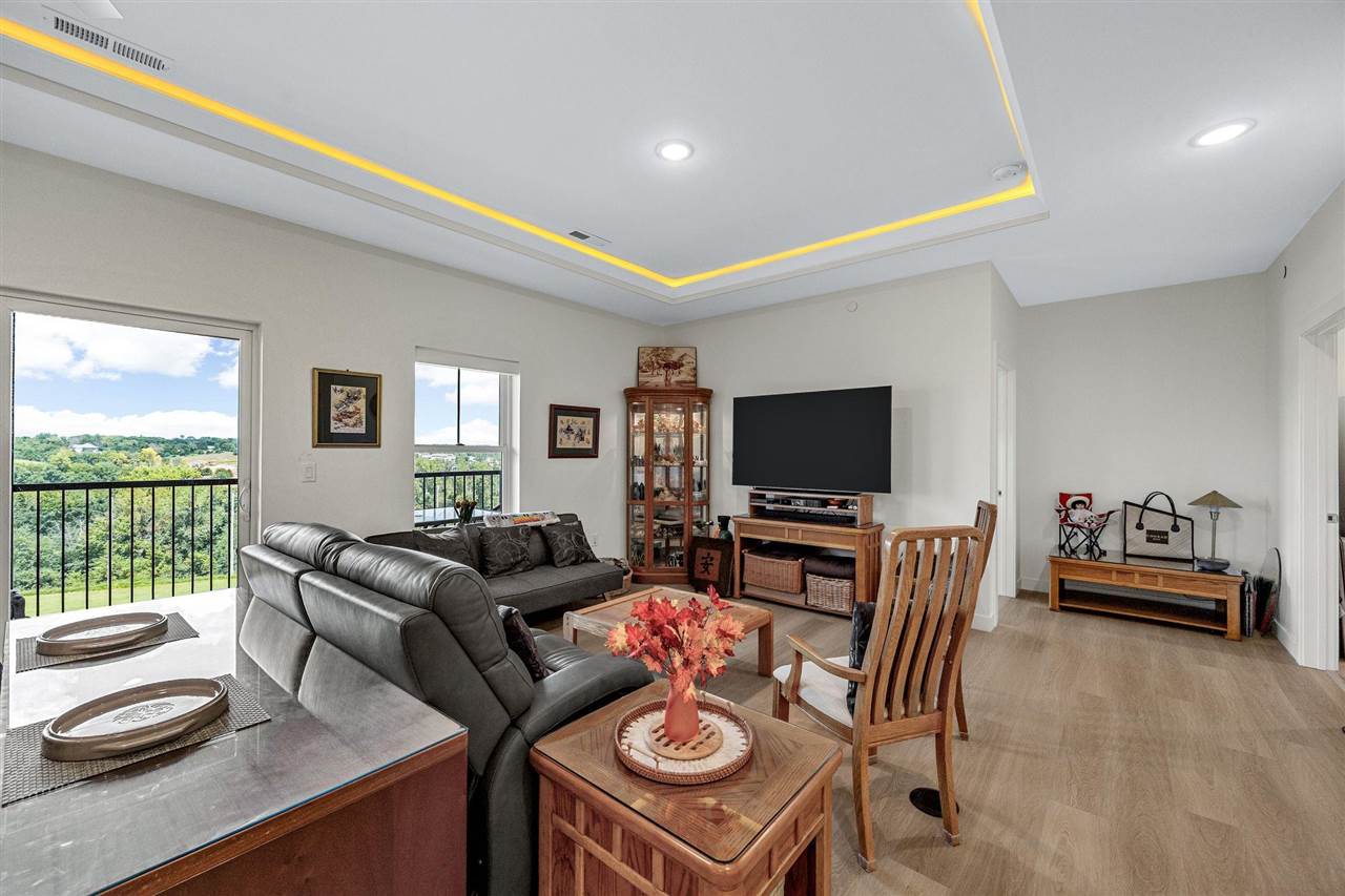 1920 Country Club Drive Unit: 306