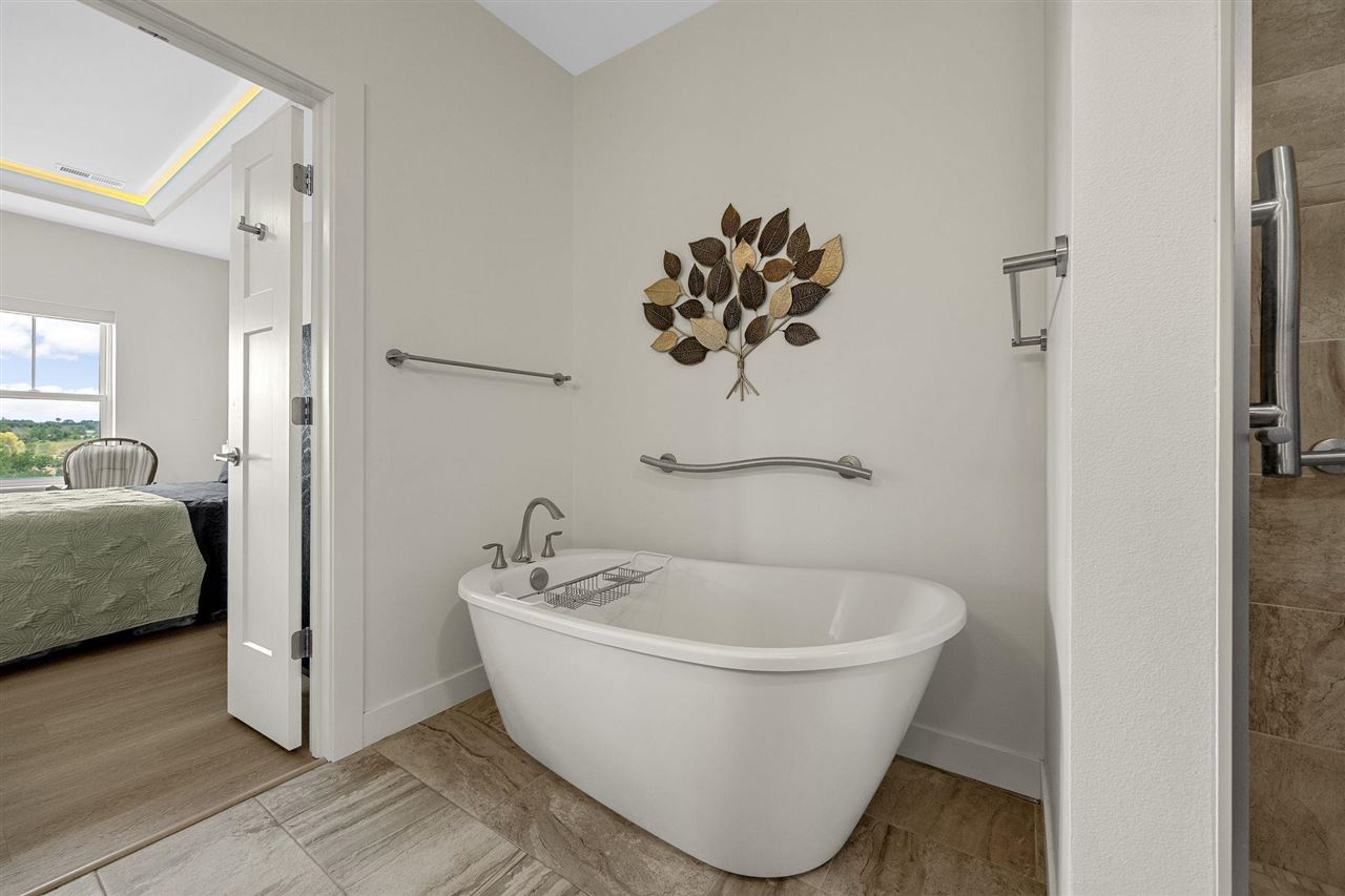1920 Country Club Drive Unit: 306