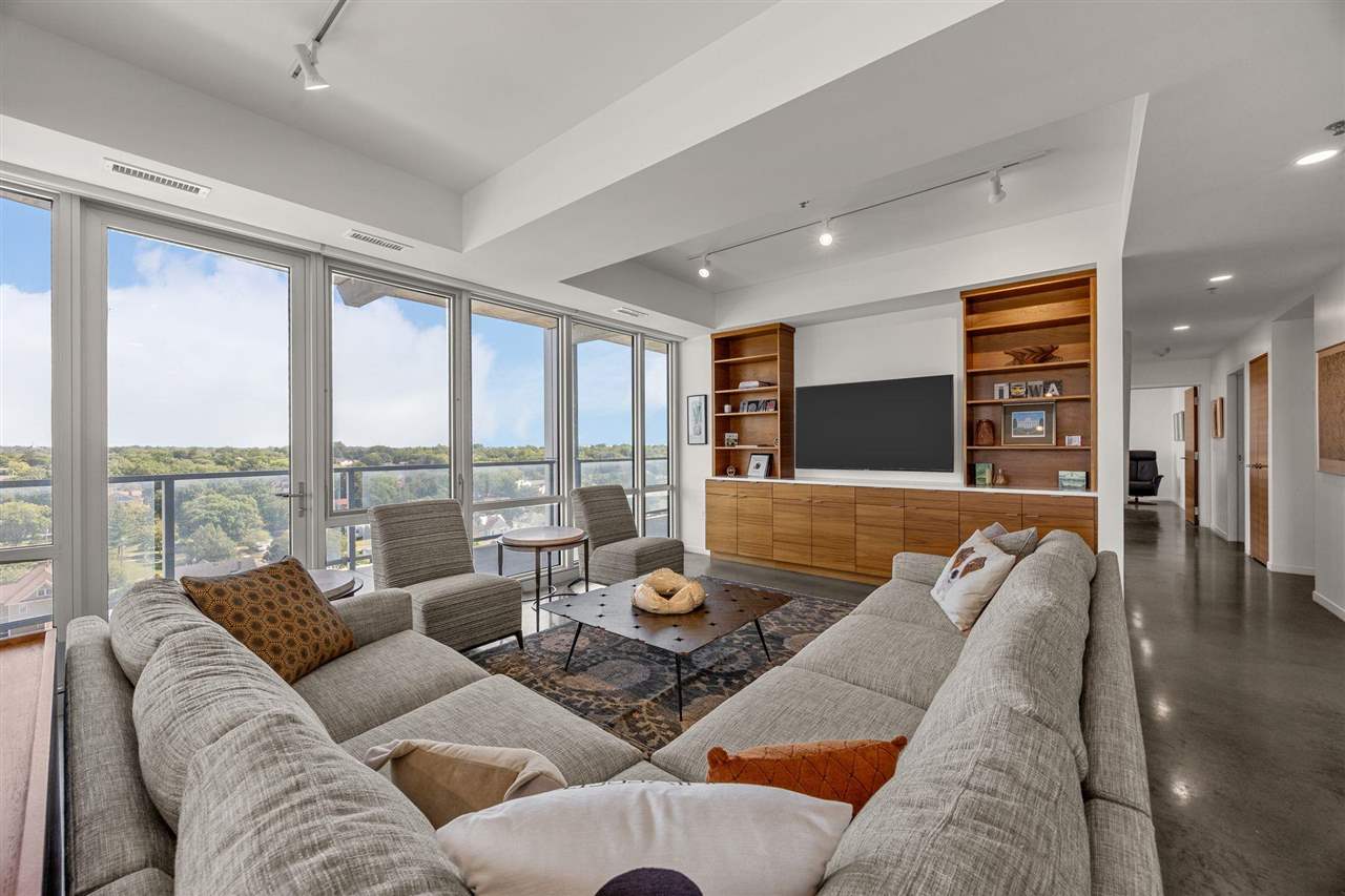 404 E College St Unit: No. 1101 + 1102