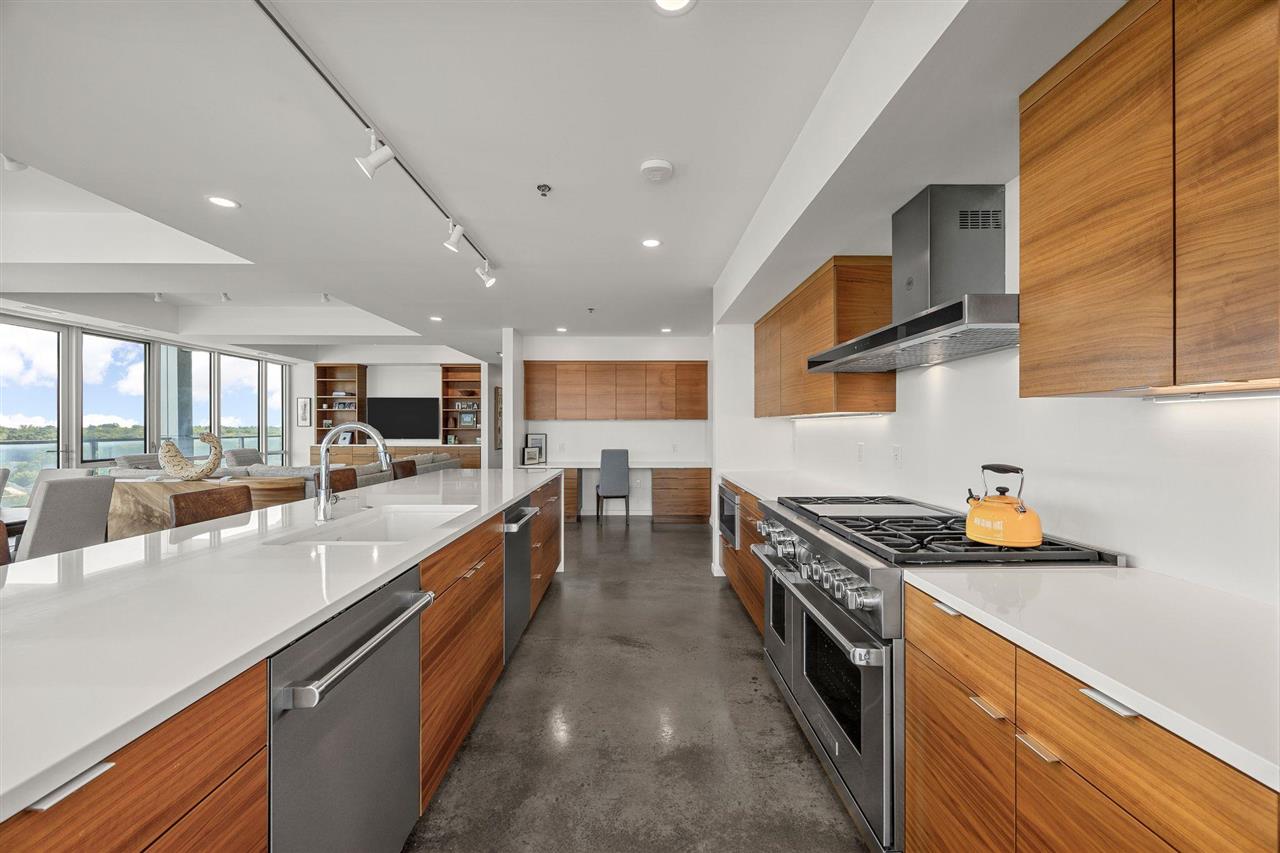 404 E College St Unit: No. 1101 + 1102