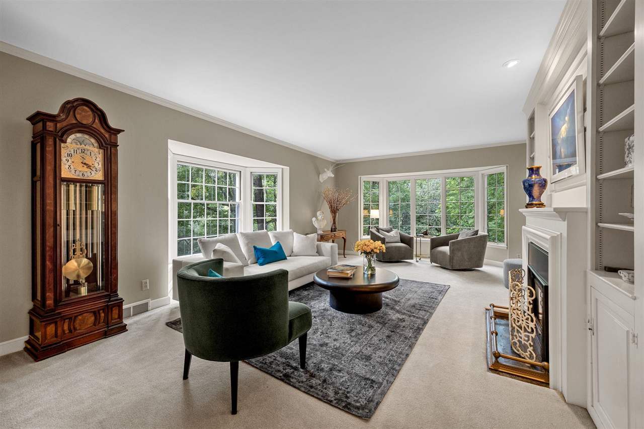 10 Oakridge Ave
