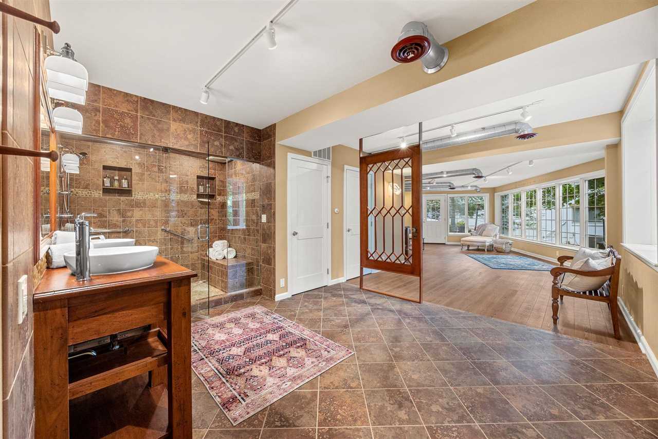10 Oakridge Ave