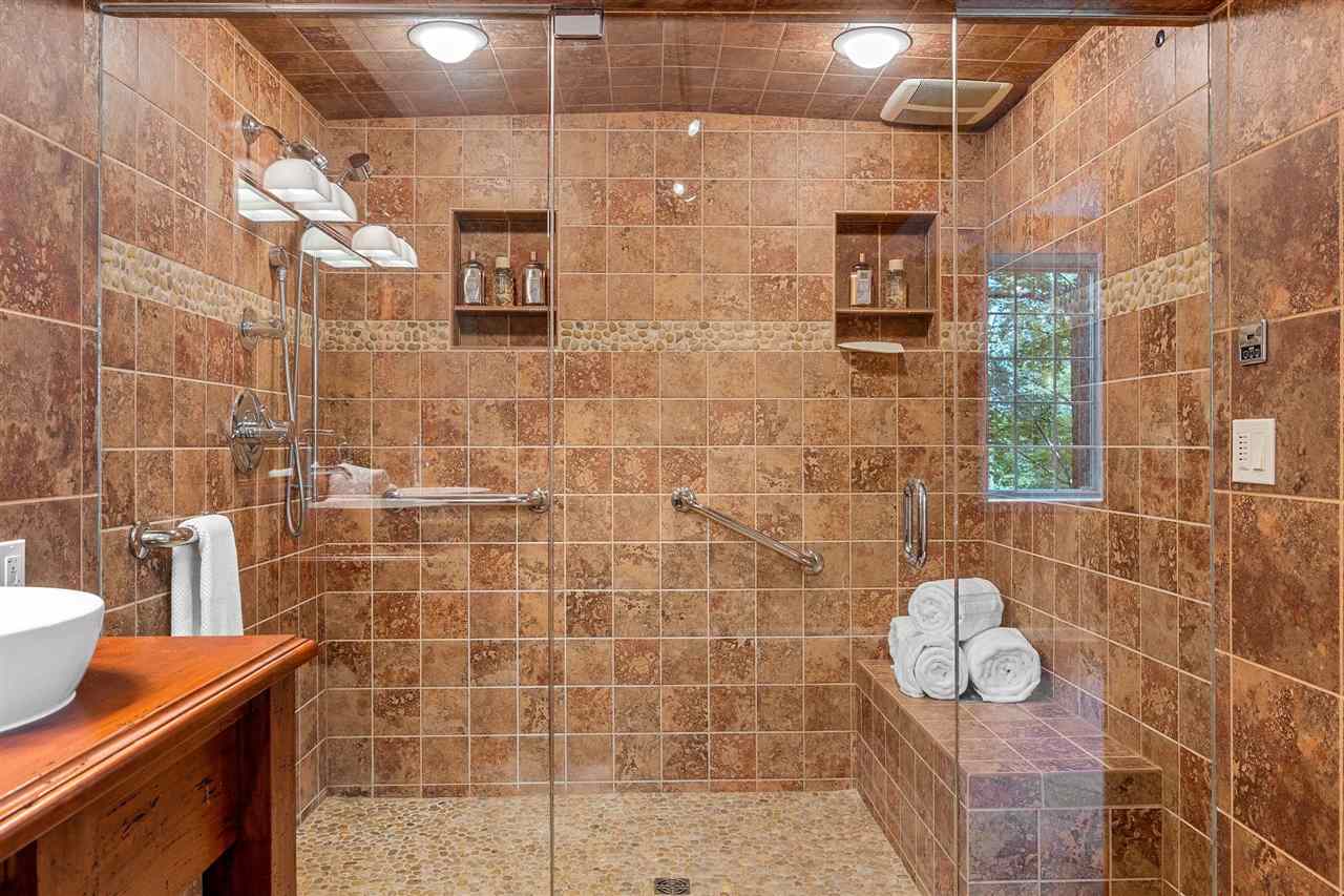 10 Oakridge Ave
