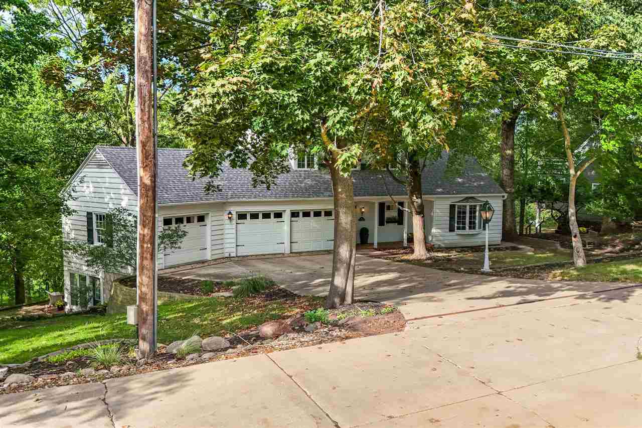 10 Oakridge Ave