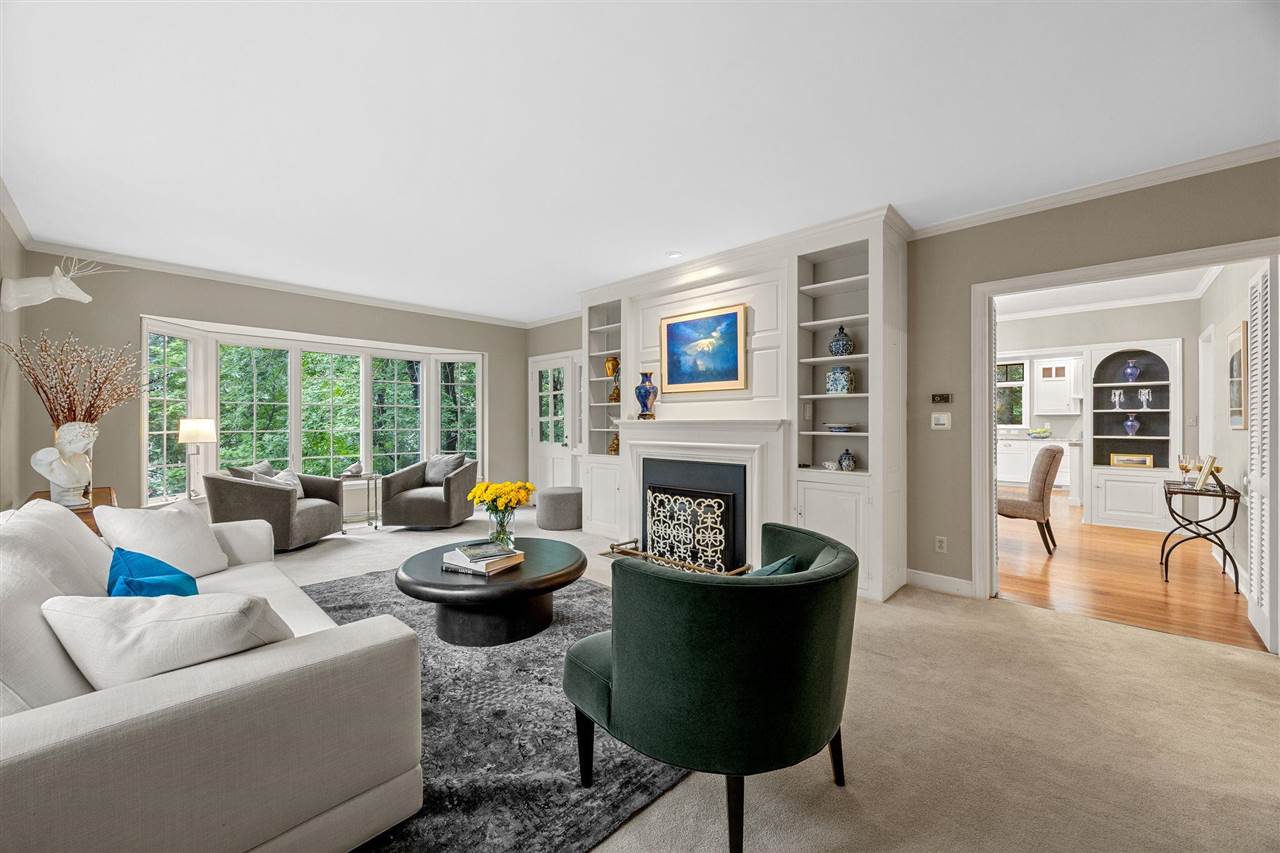 10 Oakridge Ave