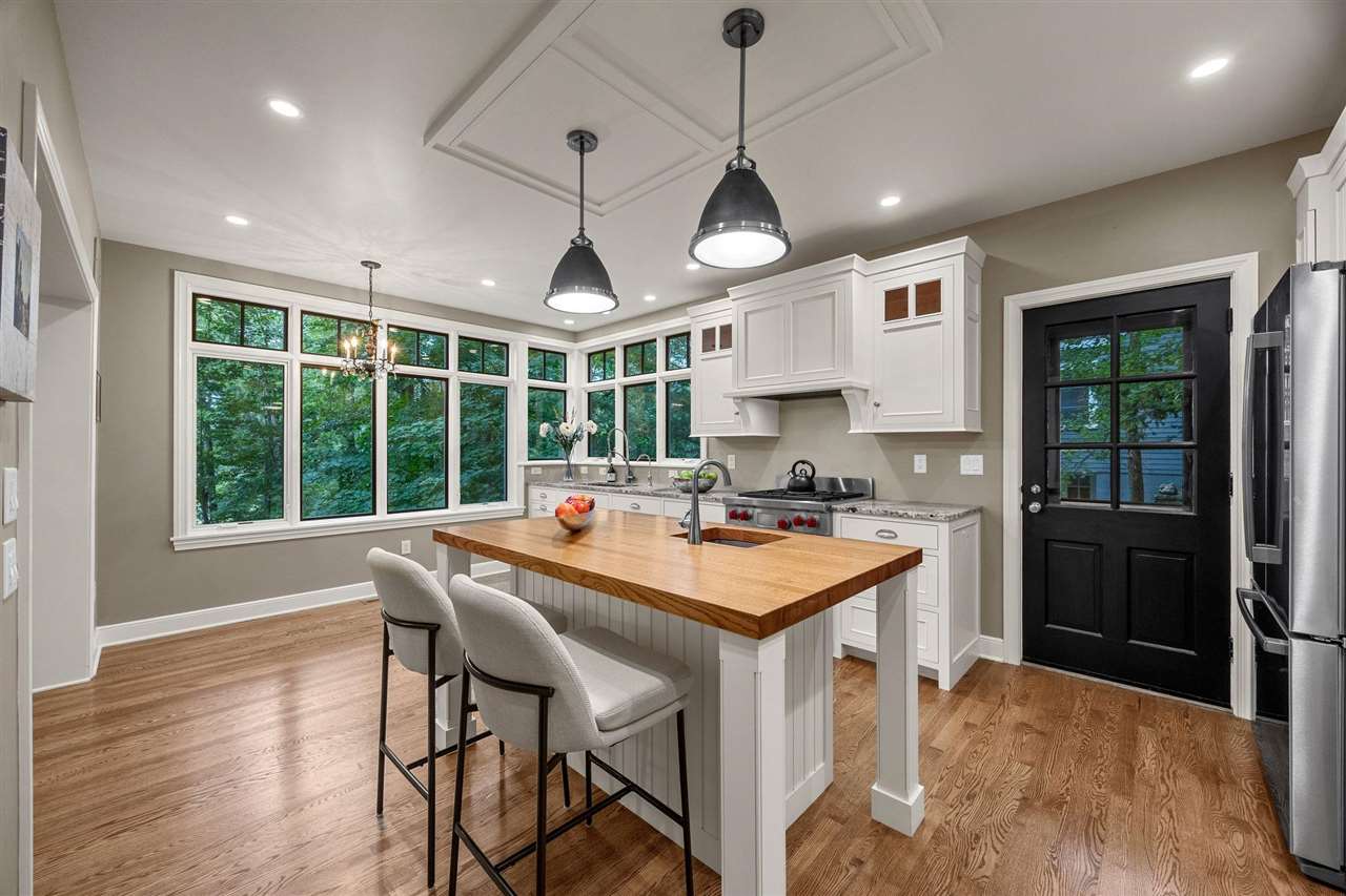 10 Oakridge Ave