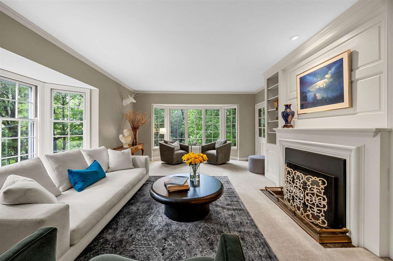 10 Oakridge Ave