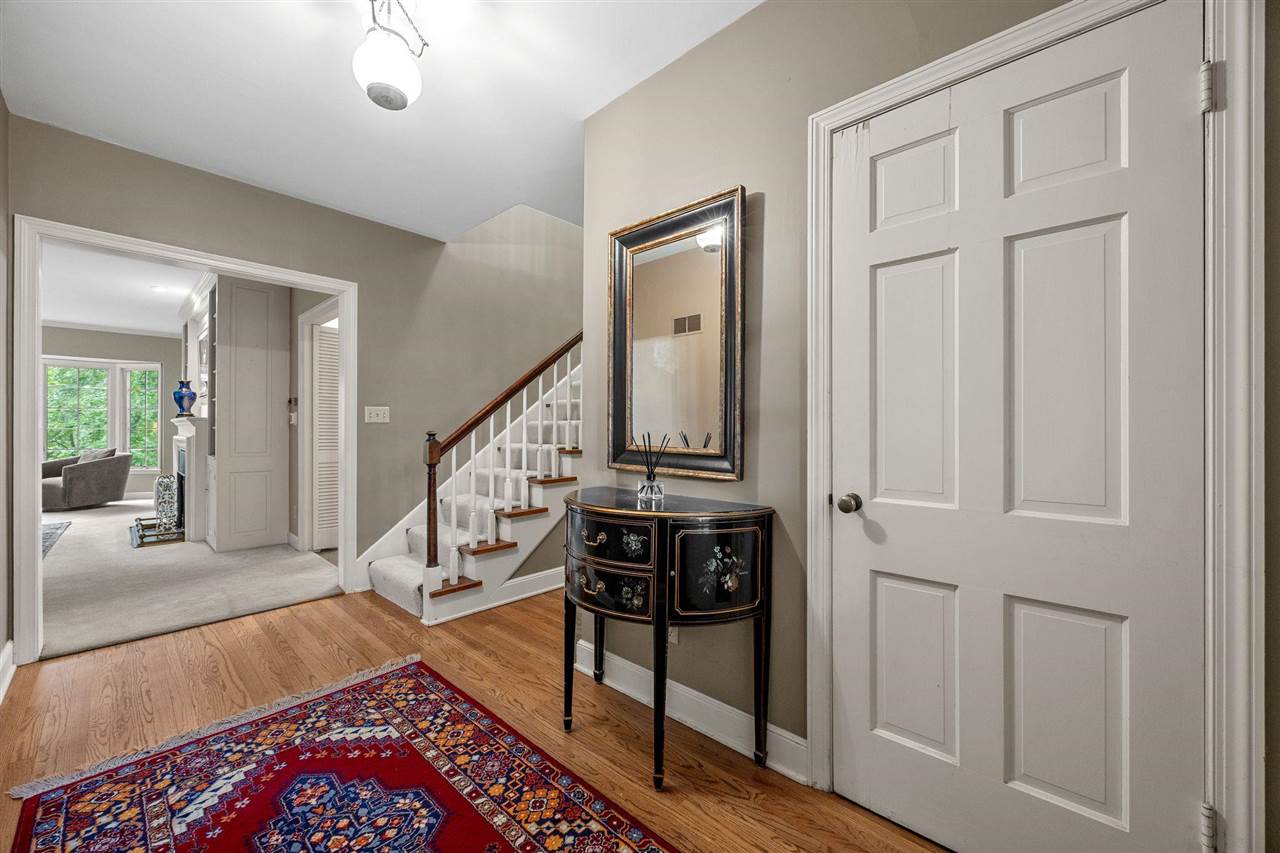10 Oakridge Ave