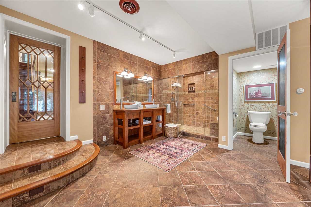 10 Oakridge Ave