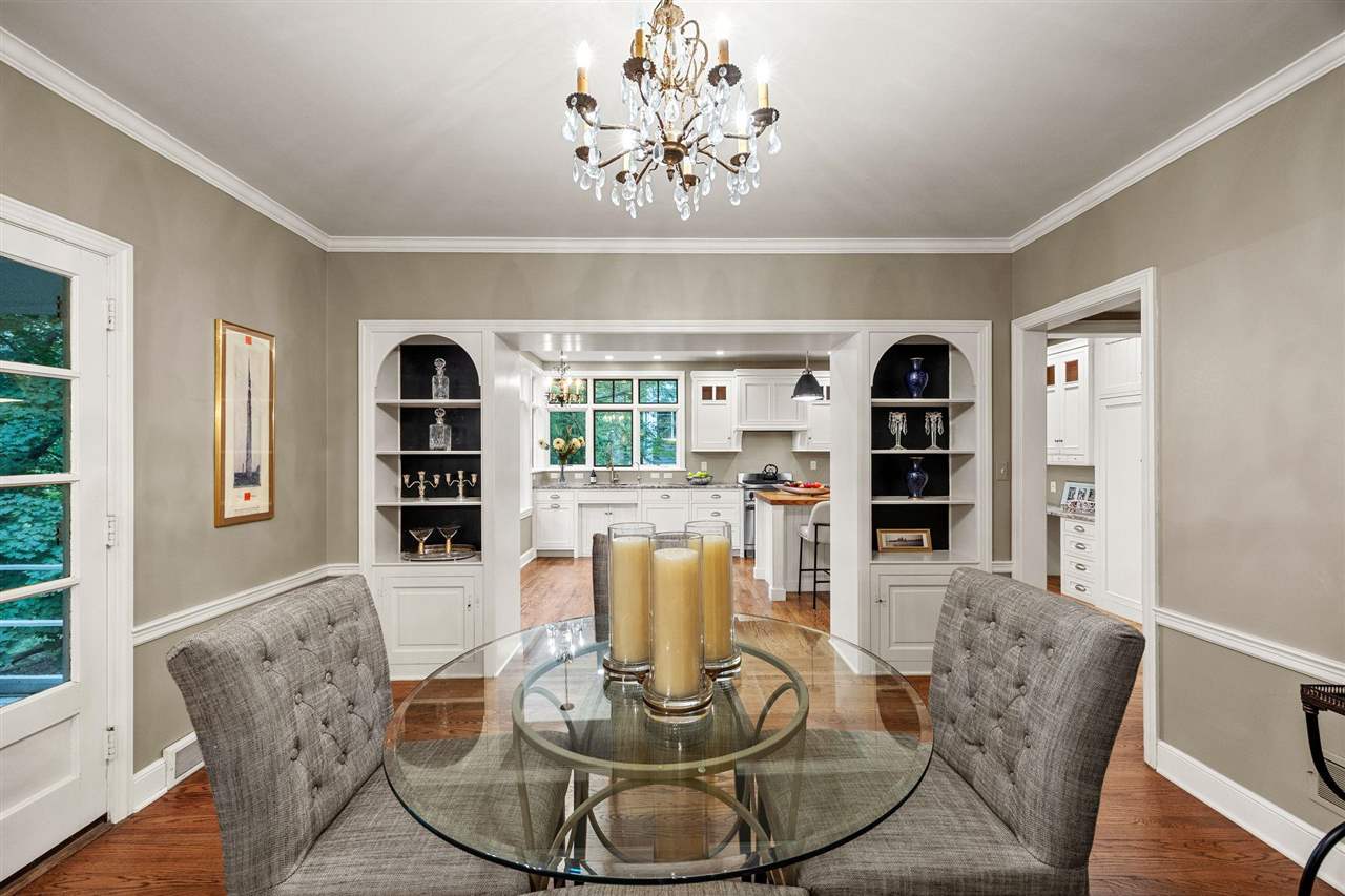 10 Oakridge Ave