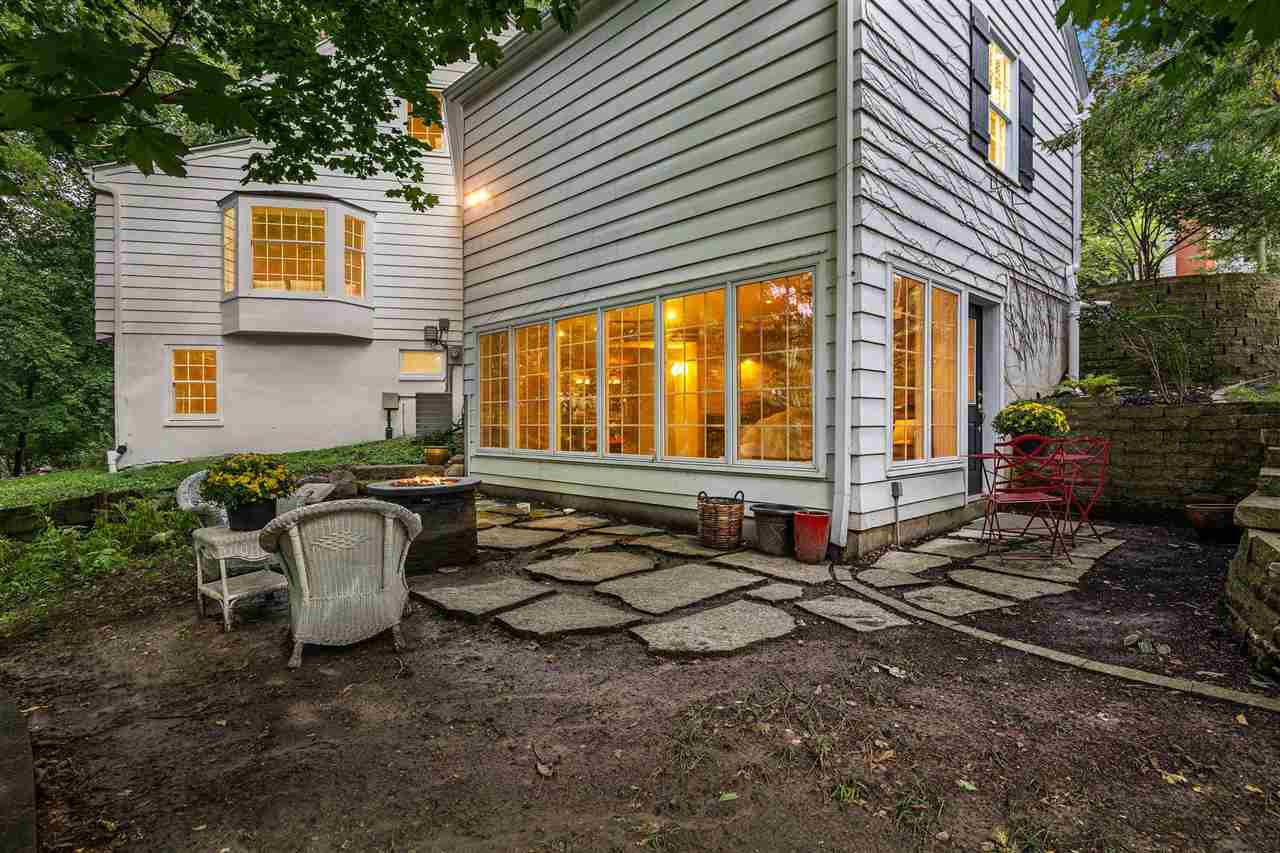 10 Oakridge Ave